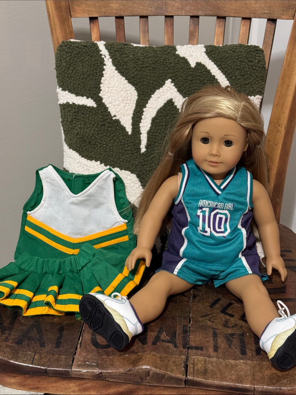 American Girl Isabelle Palmer 2014 Girl of the Year Doll + Outfits
